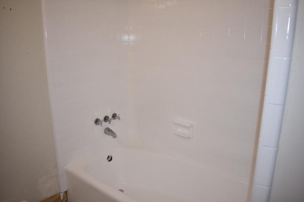 Tub & tile surround — after refinishing by Renov8 Co.